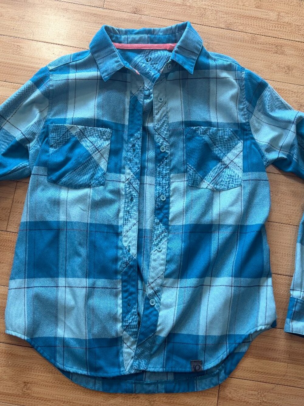Pearl Izumi Women's Medium button-up shirt